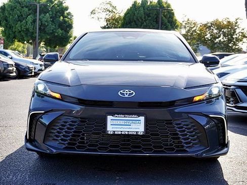 Used 2025 Toyota Camry SE w/ Convenience Package FWD image 5