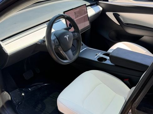 Used 2021 Tesla Model Y Long Range image 25