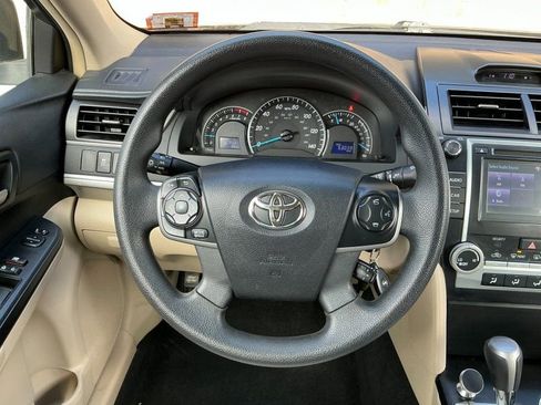 Used 2014 Toyota Camry LE image 15