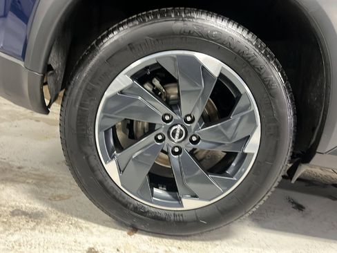 Used 2024 Nissan Rogue SV image 28