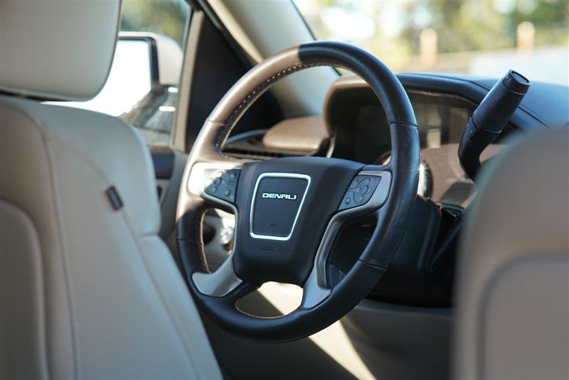 Used 2015 GMC Yukon Denali w/ Premium Package AWD/4WD image 62