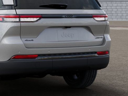 New 2025 Jeep Grand Cherokee Limited w/ Black Appearance Package image 13