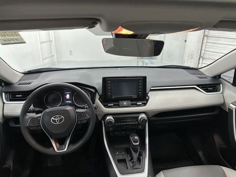 Used 2021 Toyota RAV4 XLE Premium image 23