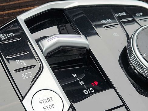 Used 2025 BMW X5 xDrive50e image 15