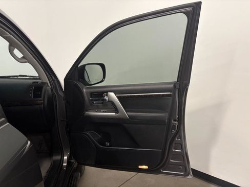 Used 2015 Toyota Land Cruiser AWD/4WD image 43