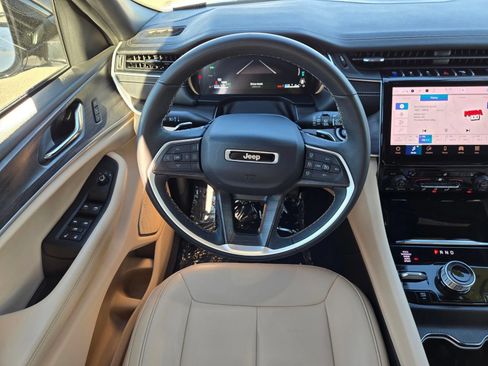 Used 2024 Jeep Grand Cherokee Limited 4xe AWD/4WD image 13