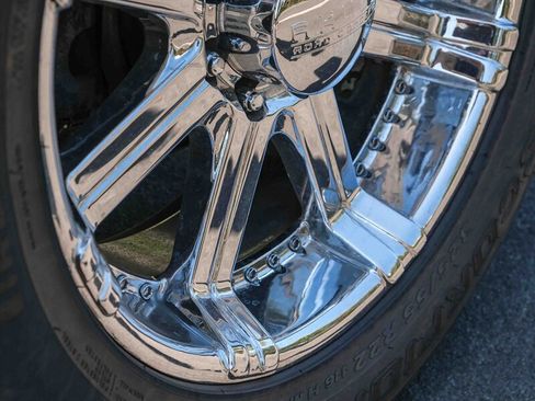 Used 2004 HUMMER H2 w/ Chrome Appearance Package image 55