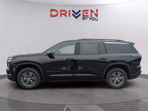 New 2026 Chevrolet Traverse LT w/ Driver Confidence Package image 2