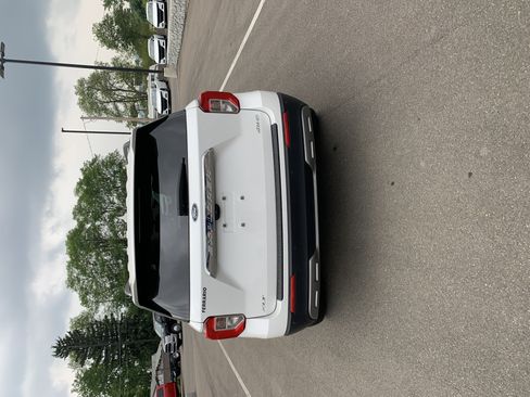 Used 2021 Ford Explorer XLT w/ Equipment Group 202A AWD/4WD image 5