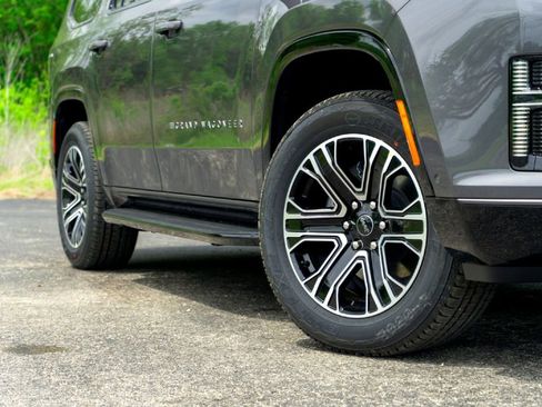 New 2026 Jeep Grand Wagoneer 2WD image 3