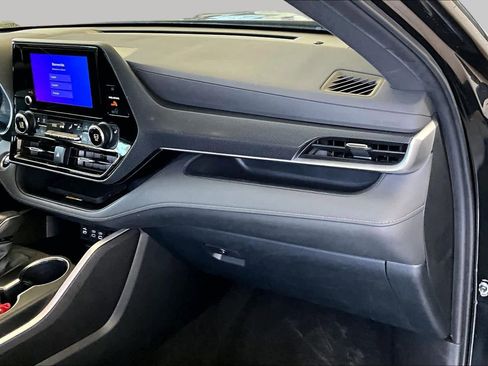 Used 2024 Toyota Highlander XSE FWD image 19
