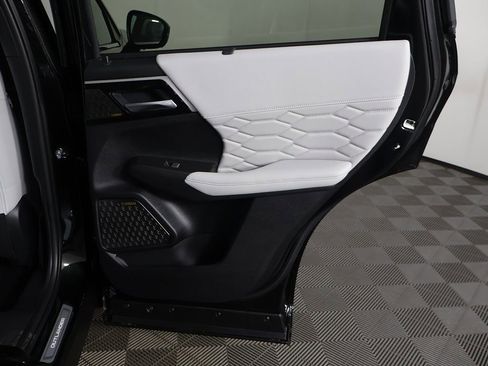 New 2025 Mitsubishi Outlander SEL image 32