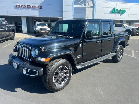 Used 2022 Jeep Gladiator Overland w/ Popular Equipment Package AWD/4WD image 1