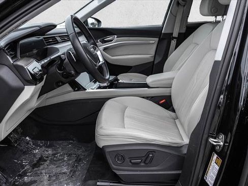 Used 2024 Audi Q8 e-tron Premium Plus w/ Premium Plus Package image 12