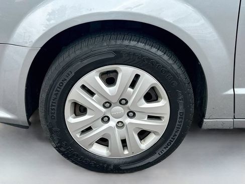 Used 2019 Dodge Grand Caravan SE FWD image 31