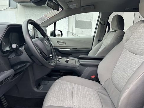 Certified 2024 Toyota Sienna LE image 10
