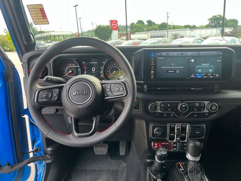 Used 2024 Jeep Wrangler Unlimited Rubicon w/ Convenience Group AWD/4WD image 24