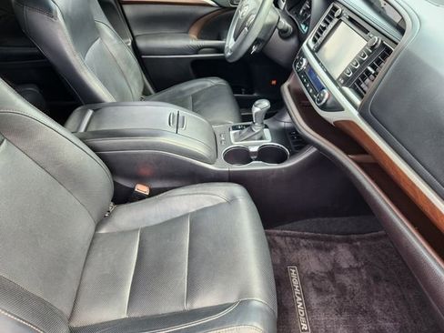Used 2016 Toyota Highlander Limited FWD image 14