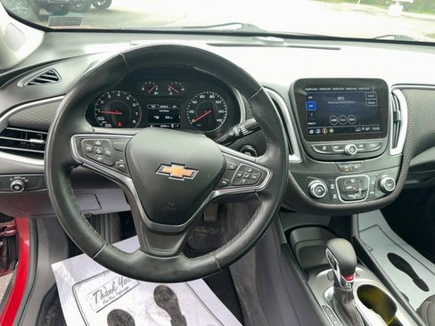 Used 2025 Chevrolet Malibu RS FWD image 14