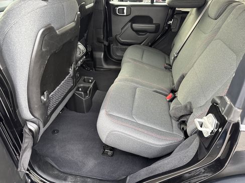 Used 2024 Jeep Wrangler Rubicon image 24