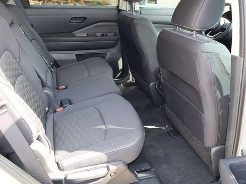 Used 2024 Nissan Pathfinder SV FWD image 18