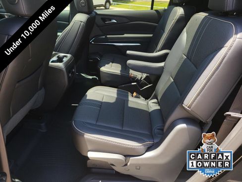 Used 2025 Chevrolet Traverse High Country FWD image 17
