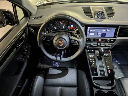 Used 2025 Porsche Macan image 7