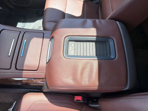 Used 2019 Chevrolet Suburban Premier AWD/4WD image 28