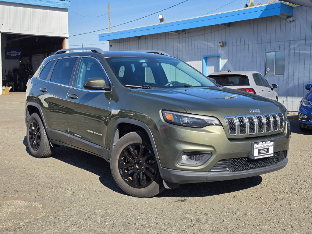 Used 2019 Jeep Cherokee Latitude Plus w/ Cold Weather Group AWD/4WD image 1