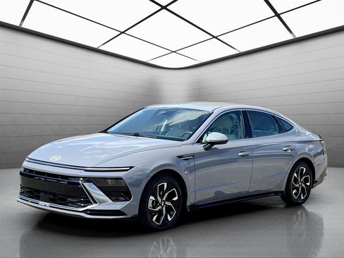 Used 2025 Hyundai Sonata SEL FWD image 1