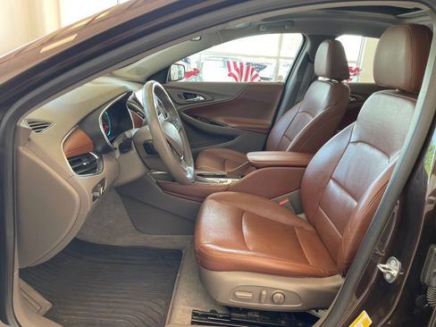 Used 2016 Chevrolet Malibu Premier w/ Driver Confidence Package II FWD image 9
