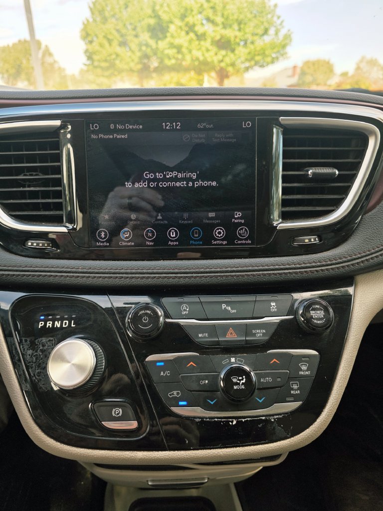 Used 2020 Chrysler Pacifica Limited FWD image 39