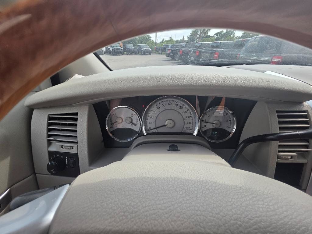 Used 2009 Chrysler Aspen Limited RWD image 17