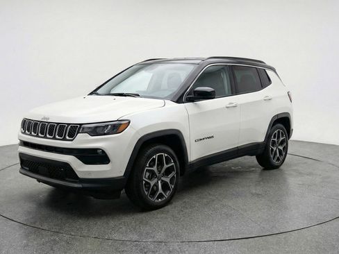 Used 2025 Jeep Compass Limited AWD/4WD image 3