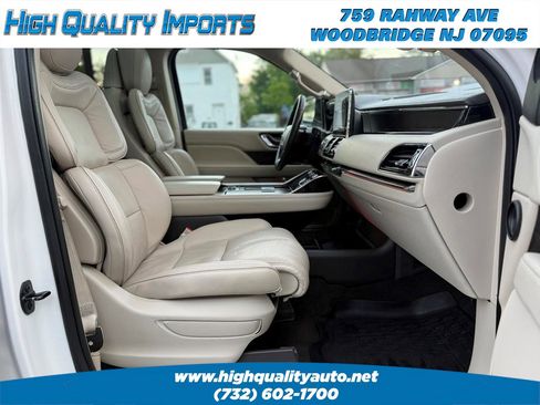 Used 2018 Lincoln Navigator Select w/ Technology Package AWD/4WD image 25