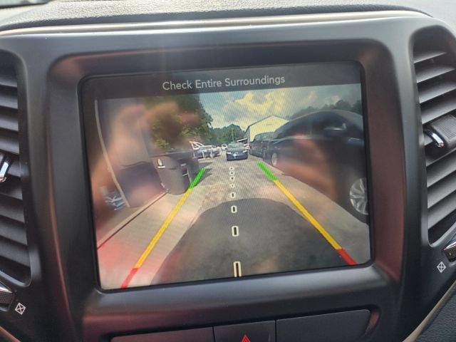 Used 2017 Jeep Cherokee Limited FWD image 17