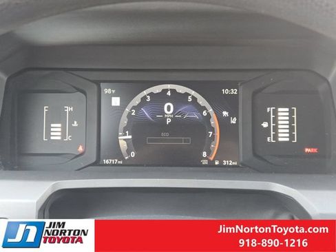 Used 2025 Toyota Tacoma SR5 AWD/4WD image 18