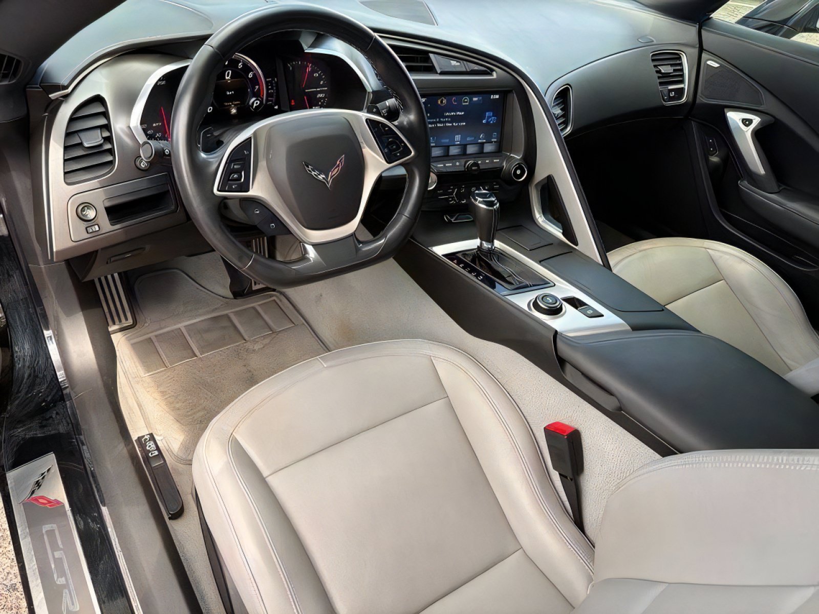 Used 2019 Chevrolet Corvette Stingray Coupe w/ 1LT RWD image 12