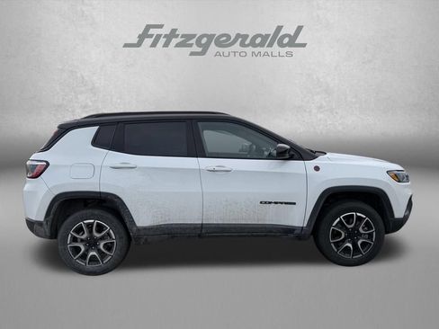 Used 2024 Jeep Compass Trailhawk AWD/4WD image 4