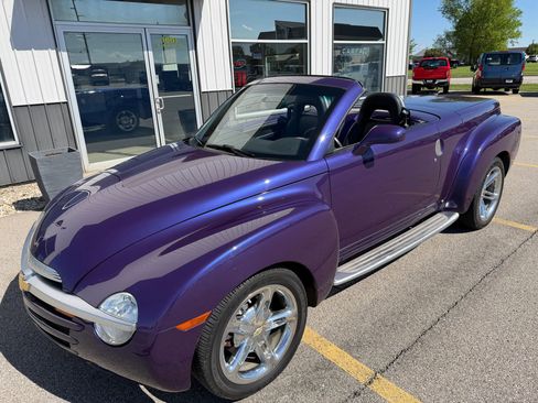 Used 2004 Chevrolet SSR w/ Preferred Equipment Group RWD image 7