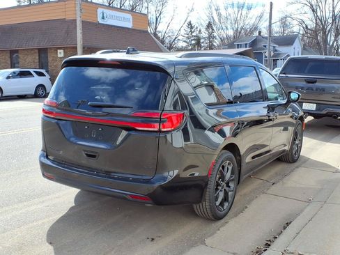 Used 2023 Chrysler Pacifica Touring-L w/ S Appearance Package AWD/4WD image 5