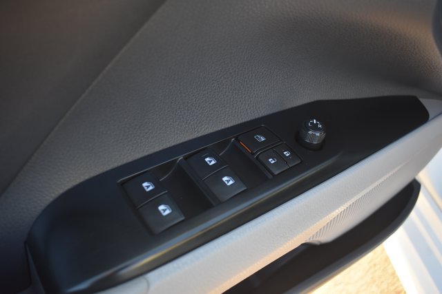 Used 2020 Toyota Camry SE FWD image 12