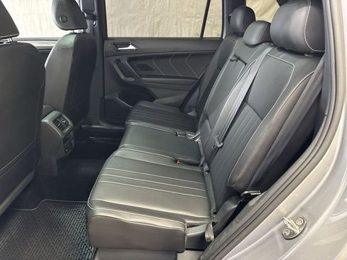 Used 2022 Volkswagen Tiguan SE R-Line image 13