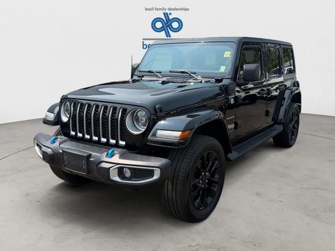 Used 2023 Jeep Wrangler Unlimited Sahara w/ Dual Top Group AWD/4WD image 2