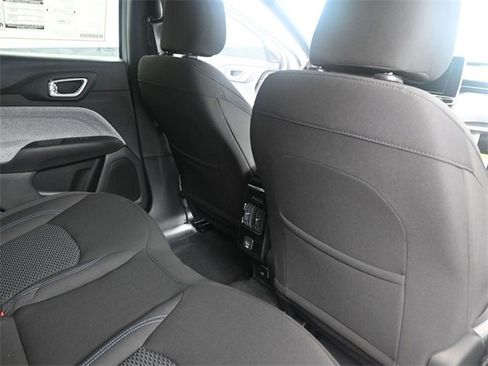 Used 2025 Jeep Compass Sport w/ Mopar Graphics Package image 15