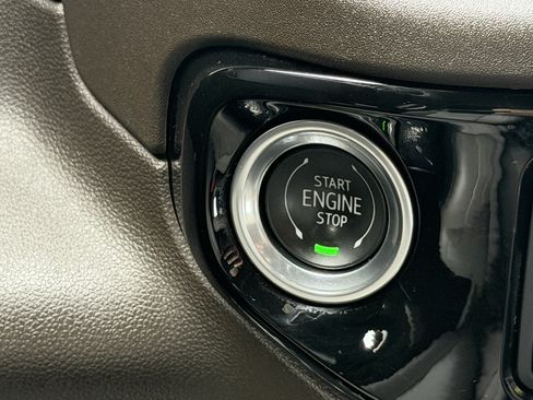 Used 2023 Chevrolet Silverado 1500 LTZ AWD/4WD image 38
