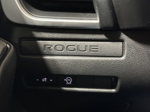 Used 2024 Nissan Rogue S FWD image 18