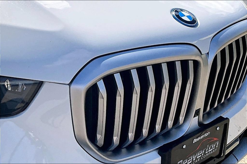 Used 2025 BMW X5 xDrive50e AWD/4WD image 32