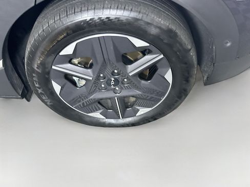Used 2025 Kia EV6 Light w/ Light LR Technology Package RWD image 11