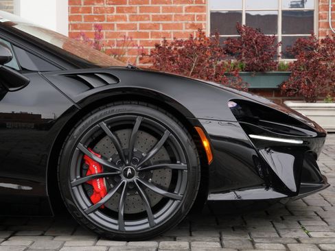 Used 2024 McLaren Artura Performance image 7